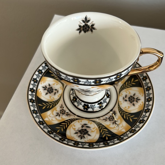 Grace’s Tea-ware Set - Picture 3 of 7